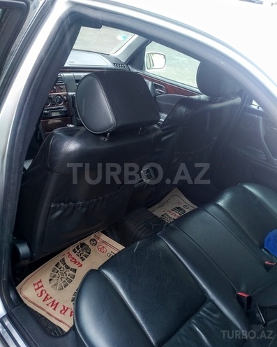 Mercedes E 220 2001, 270,000 km - 2.2 л - Bakı