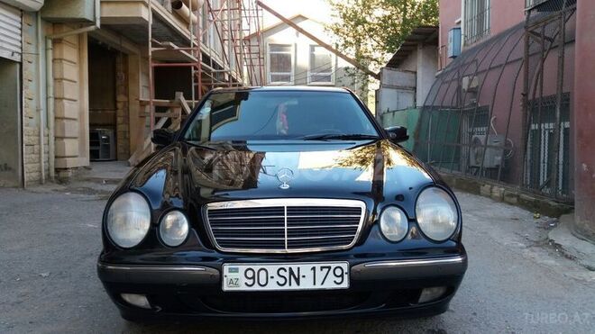 Mercedes E 220 2001, 173,000 km - 2.2 l - Bakı