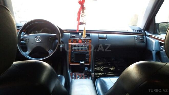 Mercedes E 220 2001, 173,000 km - 2.2 l - Bakı