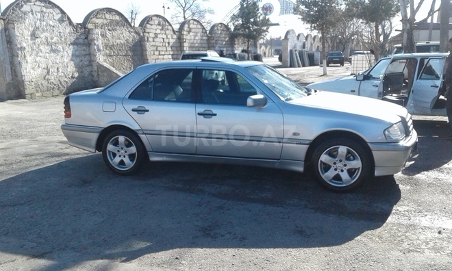 Mercedes B 180 1997, 122,000 km - 1.8 l - Zərdab