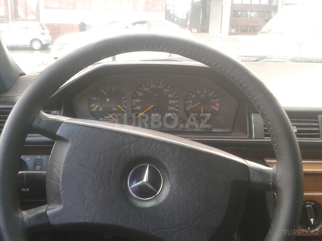 Mercedes E 230 1986, 215,869 km - 2.3 l - Bakı