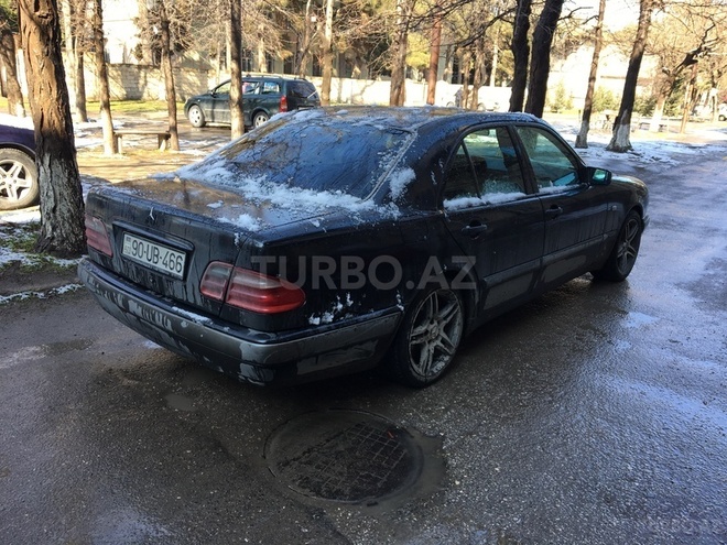 Mercedes E 240 1998, 170,000 km - 2.4 l - Sumqayıt