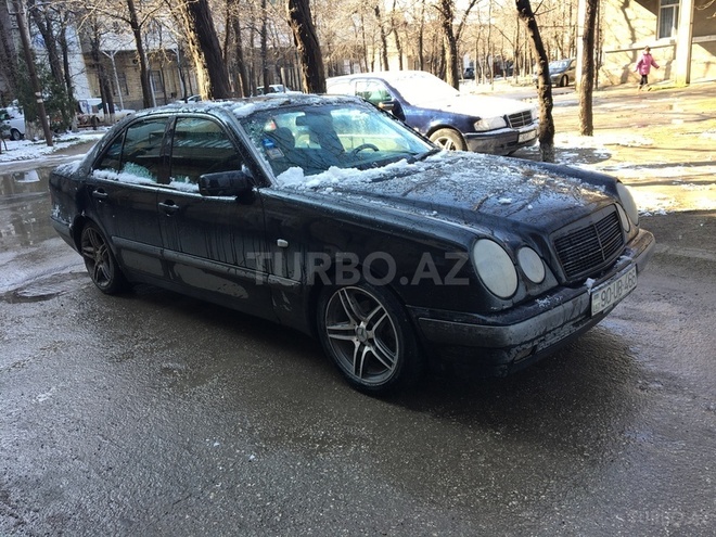 Mercedes E 240 1998, 170,000 km - 2.4 l - Sumqayıt