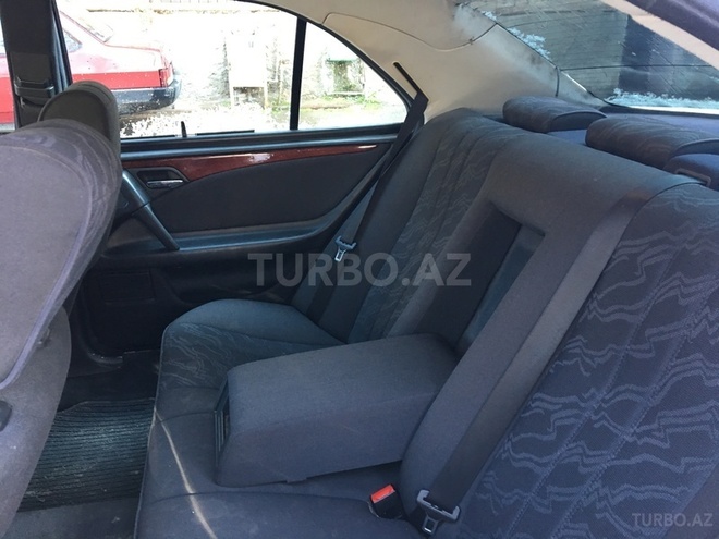 Mercedes E 240 1998, 170,000 km - 2.4 l - Sumqayıt