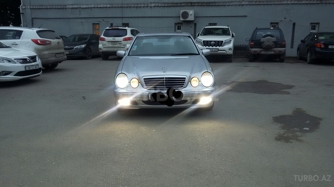 Mercedes E 240 2000, 260,215 km - 2.6 l - Bakı