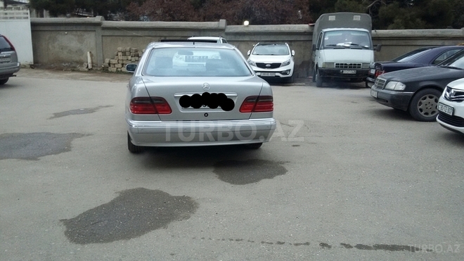 Mercedes E 240 2000, 260,215 km - 2.6 l - Bakı