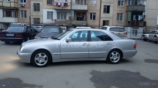 Mercedes E 240 2000, 260,215 km - 2.6 l - Bakı