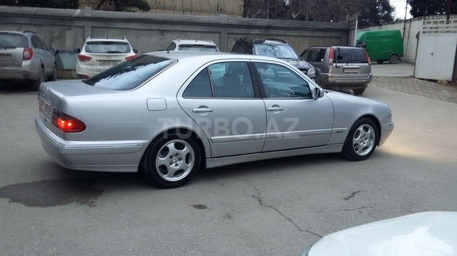 Mercedes E 240 2000, 260,215 km - 2.6 l - Bakı