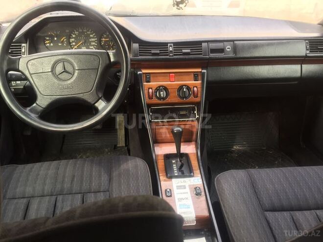 Mercedes E 200 1993, 38,000 km - 2.0 l - Bakı
