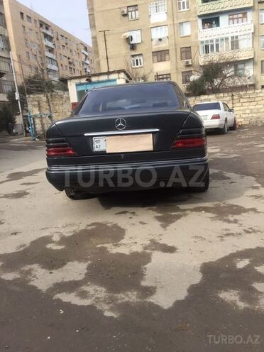 Mercedes E 200 1993, 37,000 km - 2.0 l - Bakı