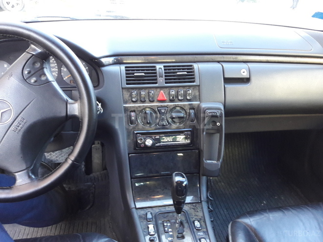 Mercedes E 220 2000, 280,000 km - 2.2 l - Bakı
