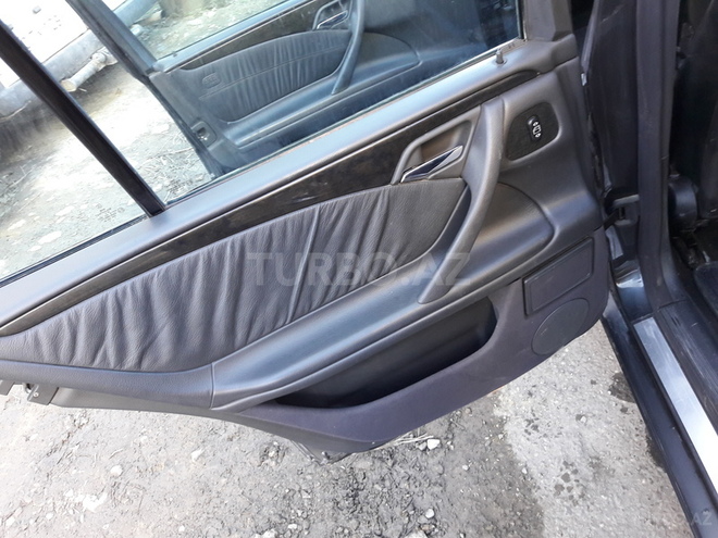 Mercedes E 220 2000, 280,000 km - 2.2 l - Bakı