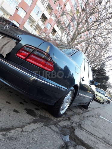 Mercedes E 220 2000, 280,000 km - 2.2 l - Bakı