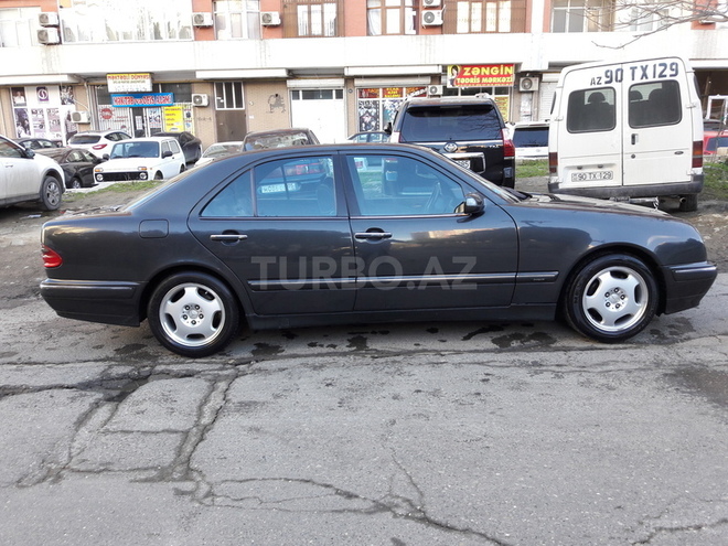 Mercedes E 220 2000, 280,000 km - 2.2 l - Bakı