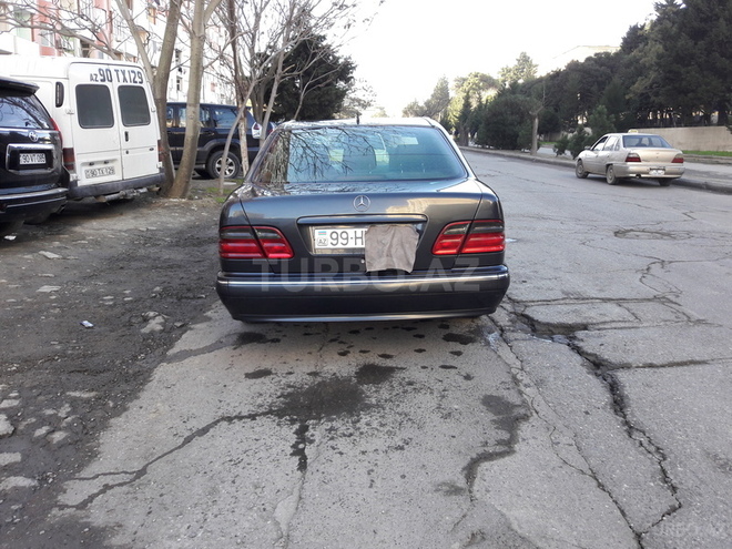 Mercedes E 220 2000, 280,000 km - 2.2 l - Bakı