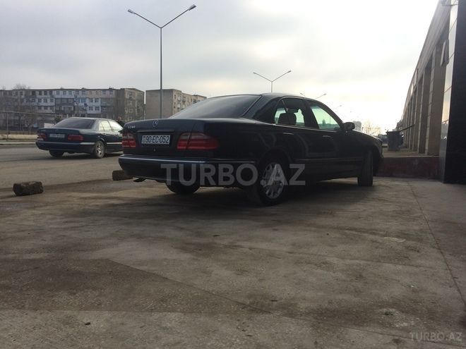 Mercedes E 240 2000, 213,000 km - 2.6 l - Sumqayıt
