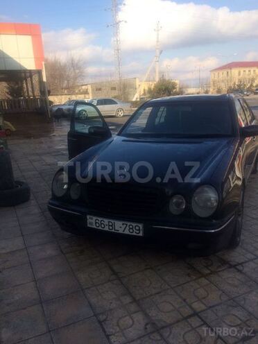 Mercedes E 320 2001, 273,000 km - 3.2 л - Yevlax