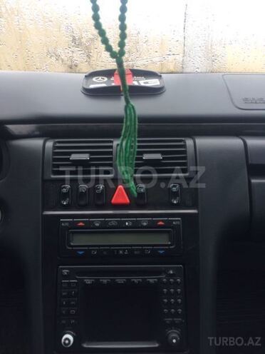 Mercedes E 320 2001, 273,000 km - 3.2 л - Yevlax