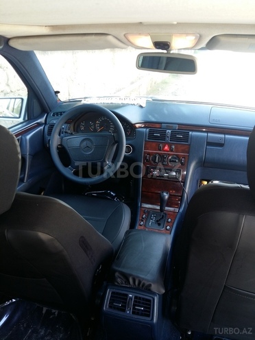 Mercedes E 240 1998, 242,310 km - 2.4 l - Bakı