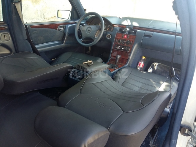Mercedes E 240 1998, 242,310 km - 2.4 l - Bakı