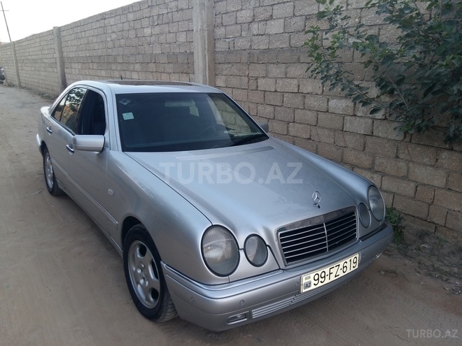 Mercedes E 240 1998, 242,310 km - 2.4 l - Bakı