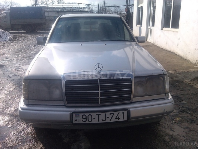 Mercedes E 260 1990, 140,600 km - 2.6 л - Quba