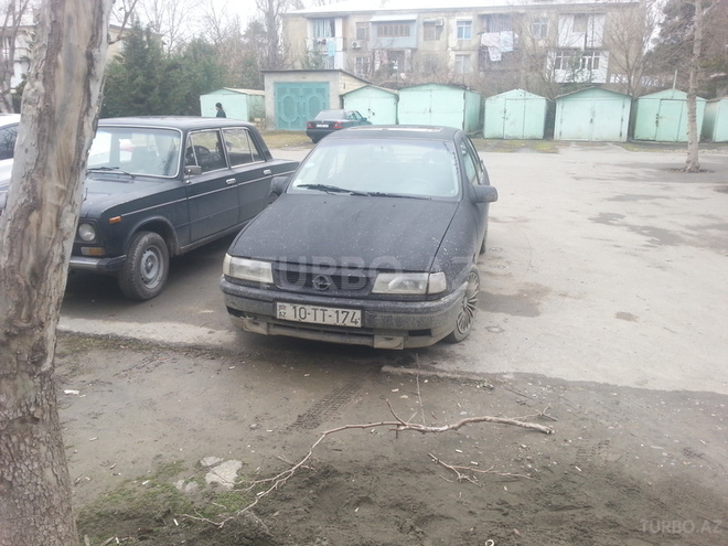 Opel Vectra 1992, 200,000 km - 2.0 l - Mingəçevir