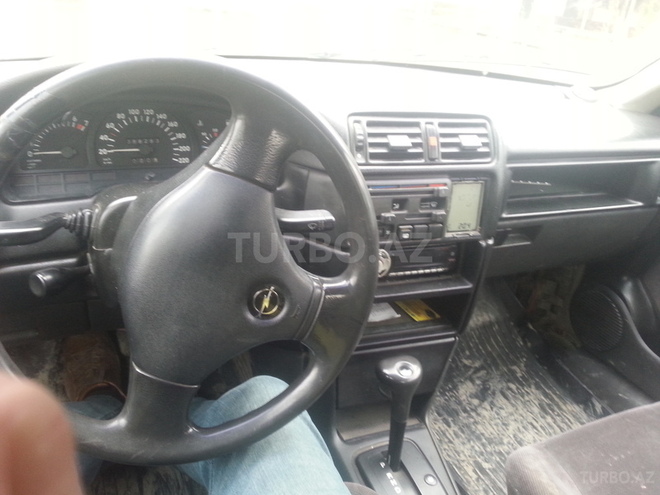 Opel Vectra 1992, 200,000 km - 2.0 l - Mingəçevir