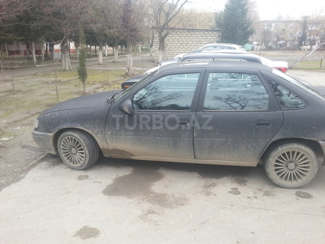 Opel Vectra 1992, 200,000 km - 2.0 l - Mingəçevir
