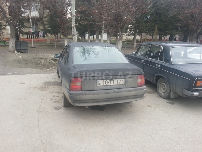Opel Vectra 1992, 200,000 km - 2.0 l - Mingəçevir