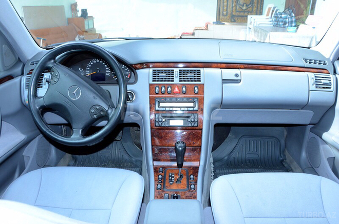 Mercedes E 240 1999, 183,657 km - 2.4 l - Bakı