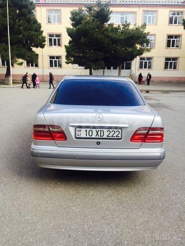 Mercedes E 240 2000, 245,000 km - 2.6 л - Bakı