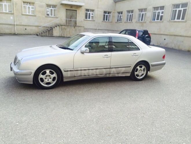 Mercedes E 240 2000, 245,000 km - 2.6 л - Bakı