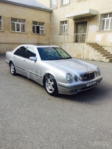 Mercedes E 240 2000, 245,000 km - 2.6 л - Bakı