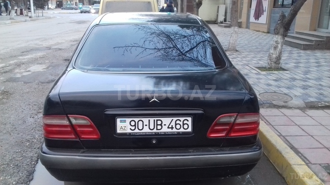 Mercedes E 240 1998, 267,000 km - 2.4 l - Sumqayıt