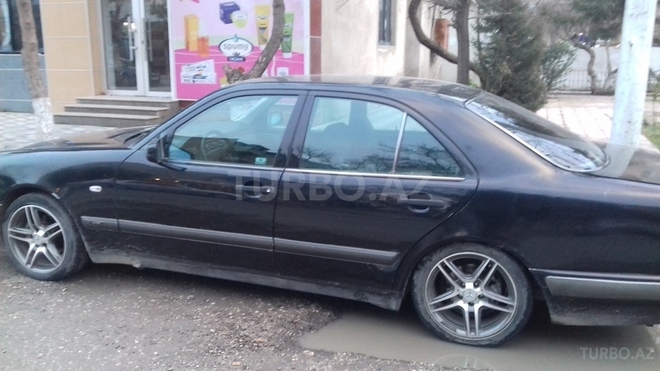 Mercedes E 240 1998, 267,000 km - 2.4 l - Sumqayıt