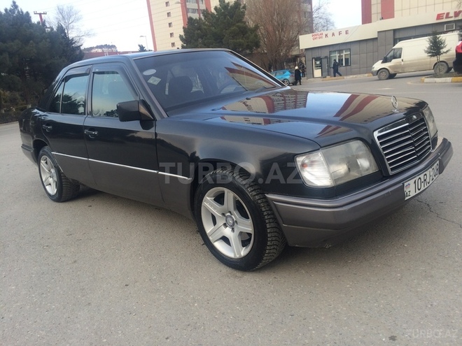 Mercedes E 220 1994, 219,041 km - 2.2 l - Bakı