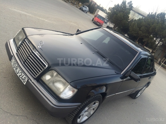 Mercedes E 220 1994, 219,041 km - 2.2 l - Bakı
