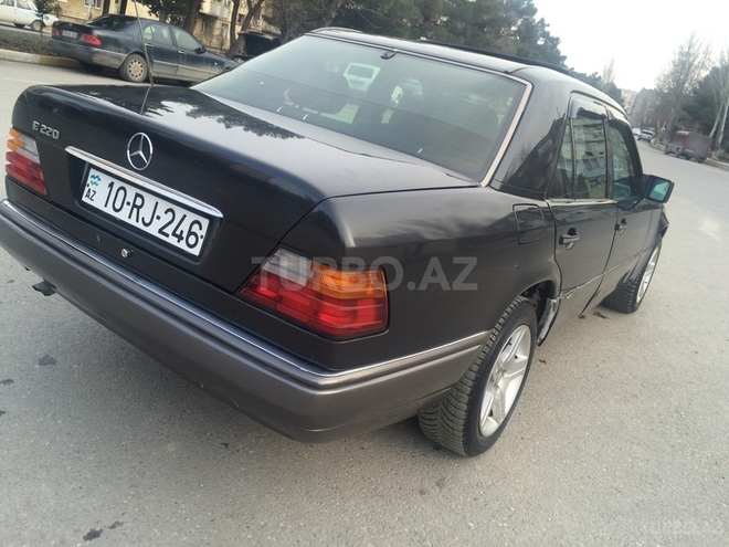 Mercedes E 220 1994, 219,041 km - 2.2 l - Bakı