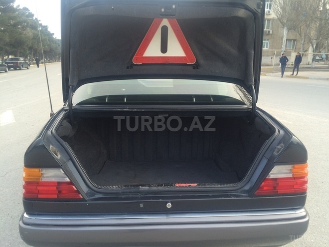 Mercedes E 220 1994, 219,041 km - 2.2 l - Bakı