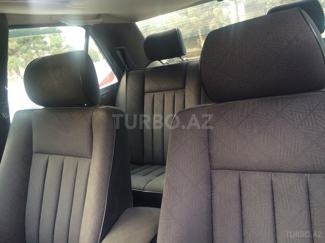 Mercedes E 220 1994, 219,041 km - 2.2 l - Bakı