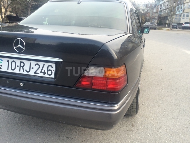 Mercedes E 220 1994, 219,041 km - 2.2 l - Bakı