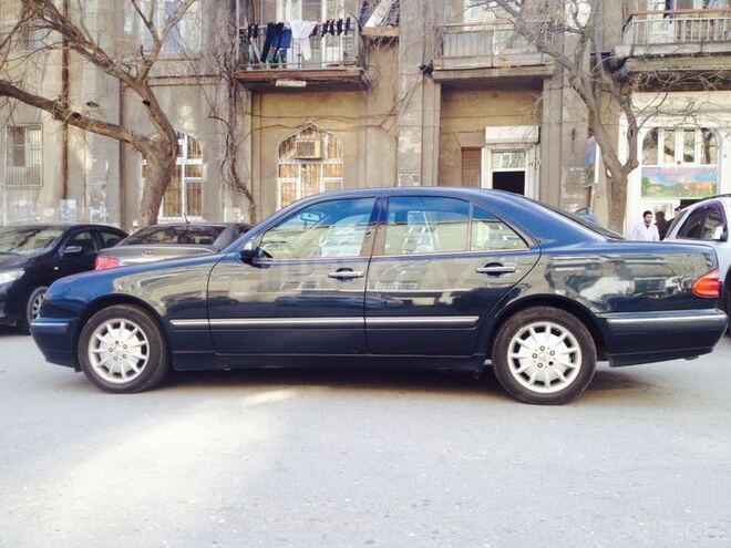 Mercedes E 240 2000, 135,000 km - 2.4 l - Bakı