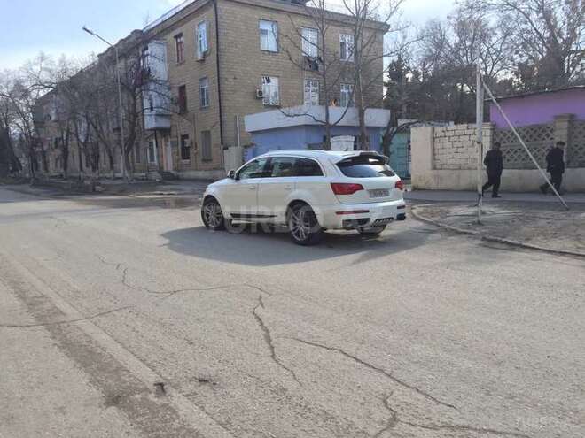Audi Q7 2006, 200,000 km - 4.2 l - Sumqayıt
