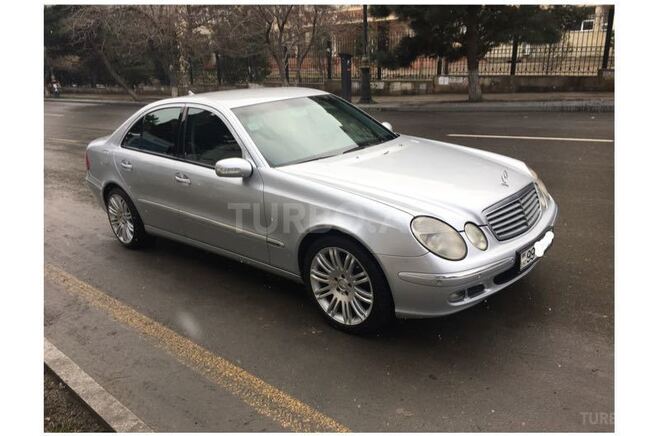 Mercedes E 220 2005, 235,000 km - 2.2 l - Bakı