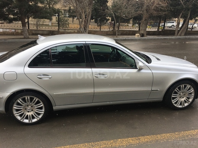 Mercedes E 220 2005, 235,000 km - 2.2 l - Bakı