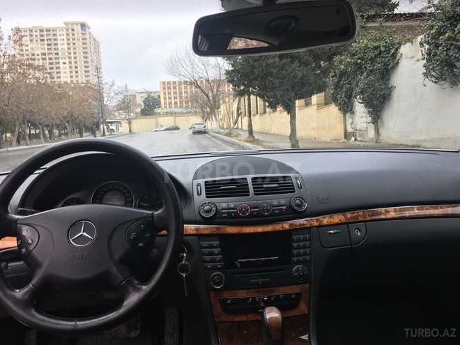 Mercedes E 220 2005, 235,000 km - 2.2 l - Bakı