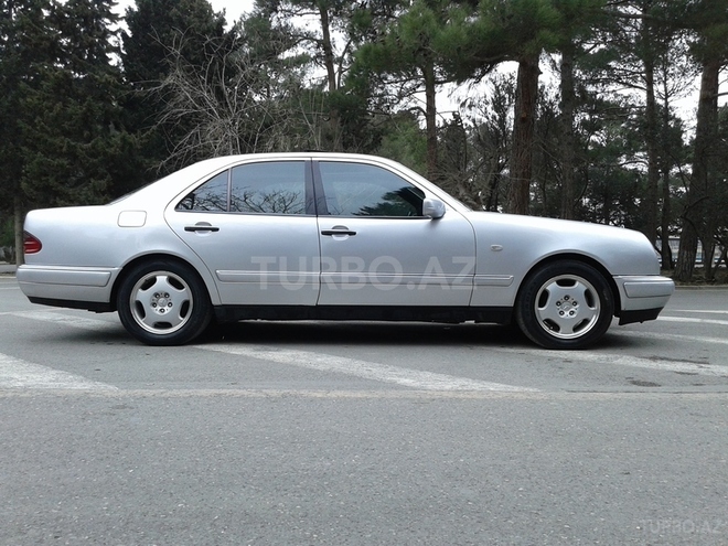 Mercedes E 240 1997, 270,000 km - 2.4 l - Sumqayıt