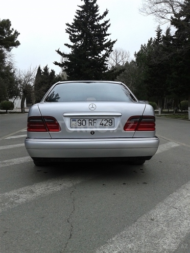 Mercedes E 240 1997, 270,000 km - 2.4 l - Sumqayıt