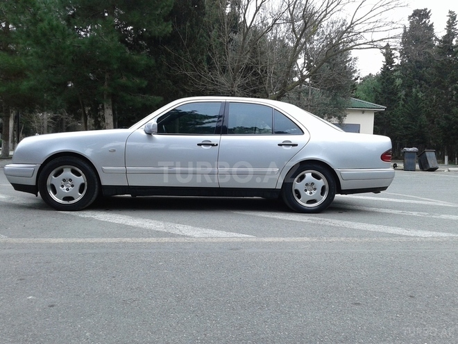 Mercedes E 240 1997, 270,000 km - 2.4 l - Sumqayıt